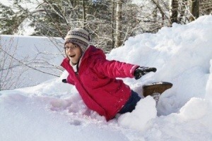 Zasady bezpiecznej zabawy na śniegu